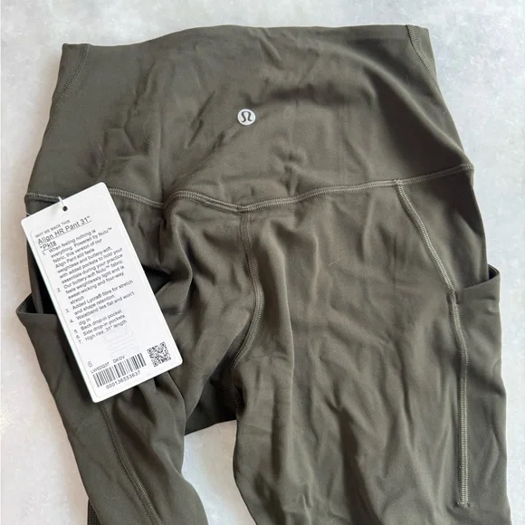 Green Lululemon Leggings - size 6 - never worn - Picture 4 of 4